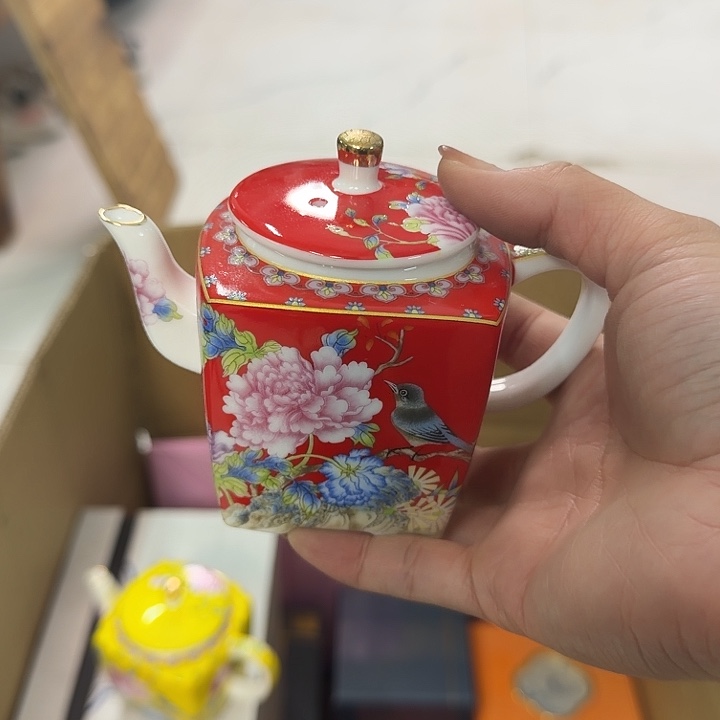 珐琅彩故宫红方壶