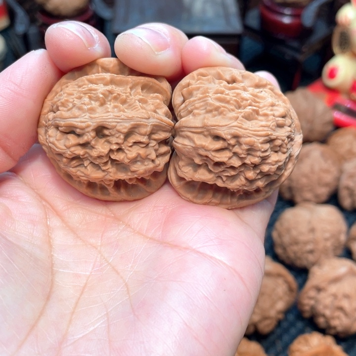 原装三角白狮子3.8全品无修。