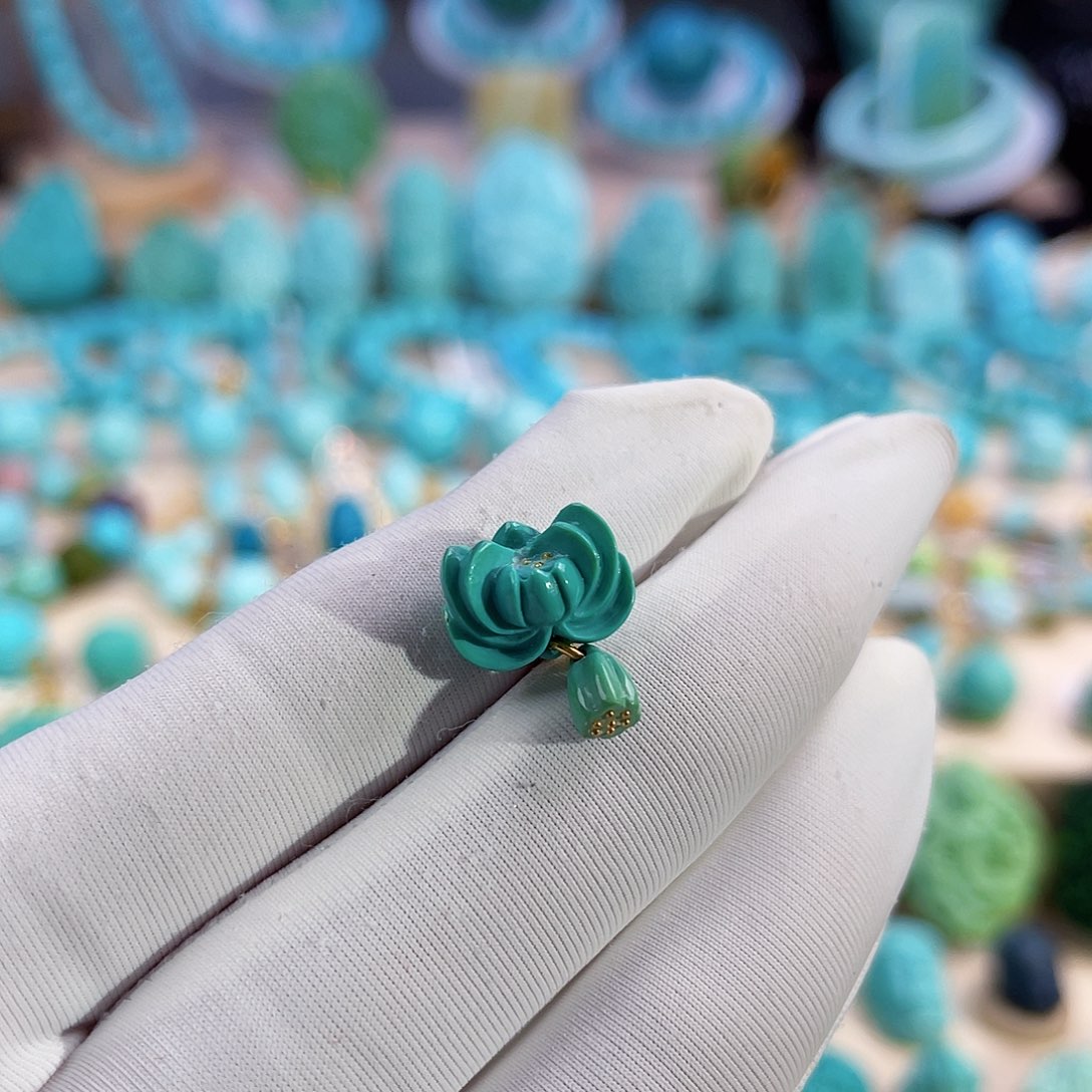 绿松石珠宝奇石未镶嵌清*浅