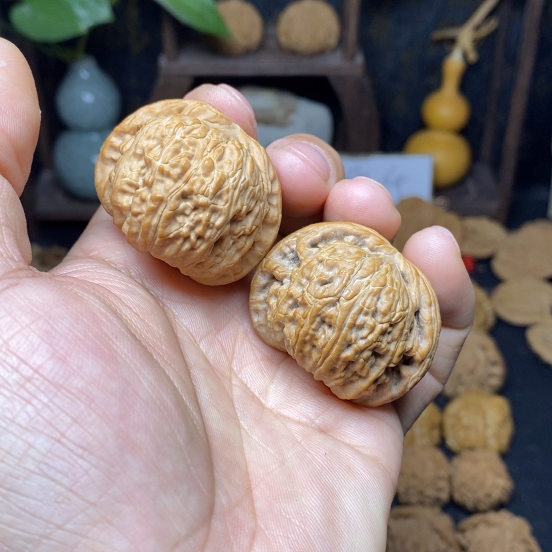 文玩核桃吊坠40闷白