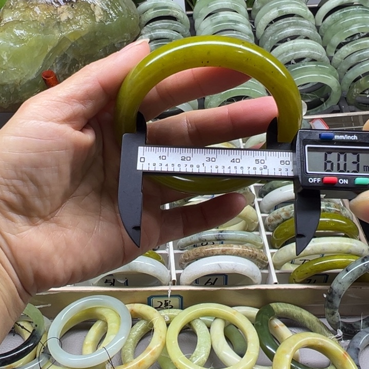 蛇纹石玉未镶嵌手镯66