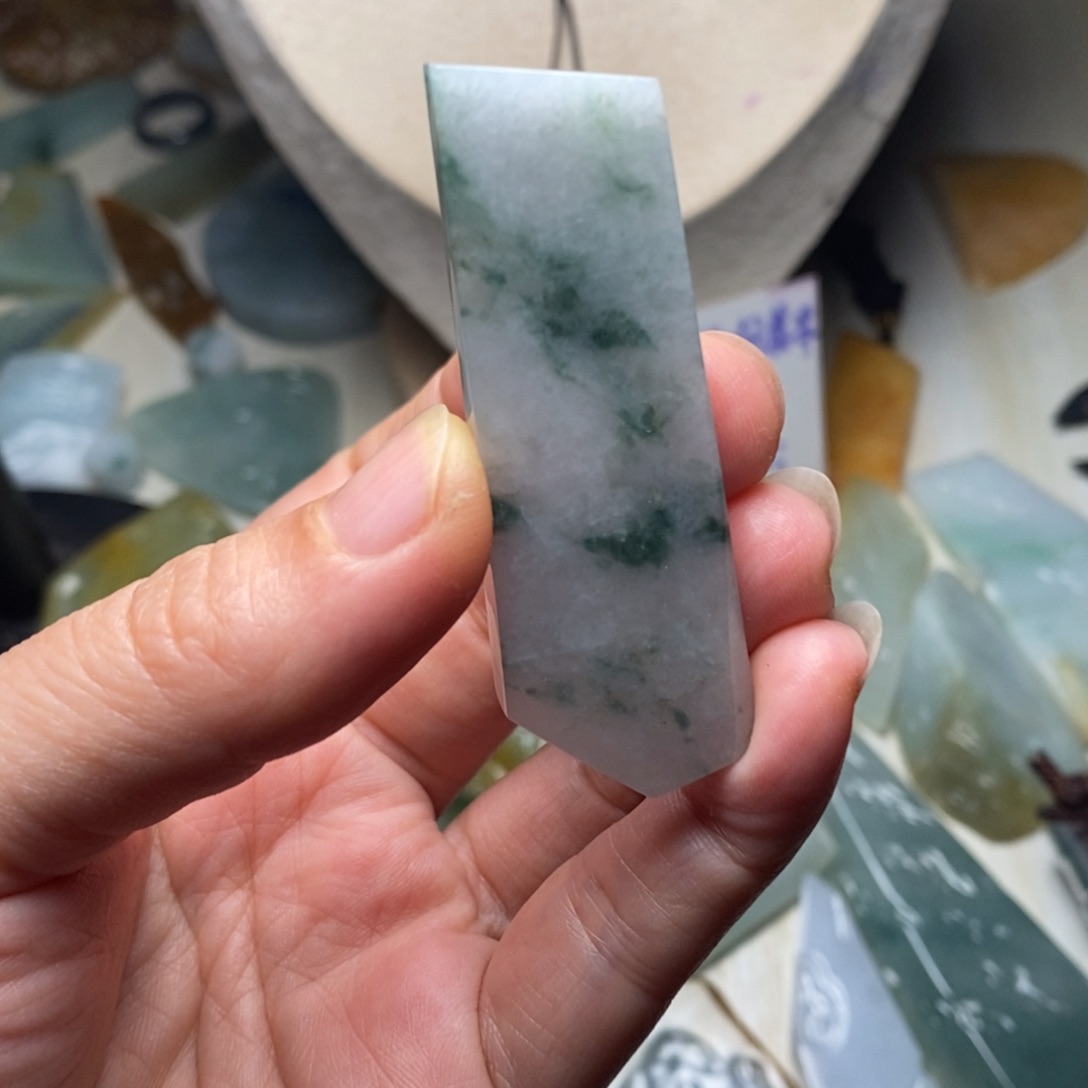 翡翠颈饰未镶嵌天然