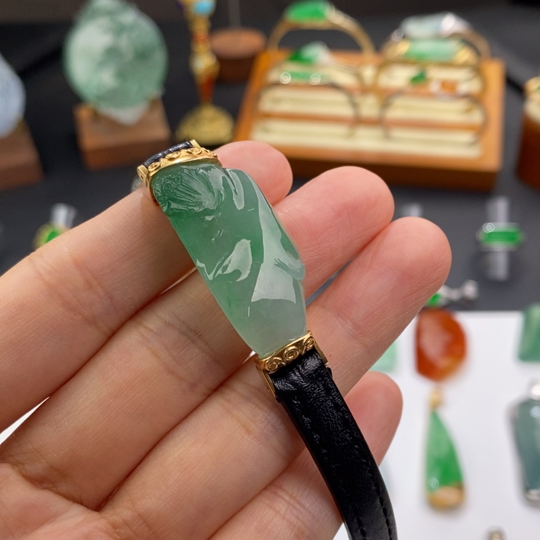 翡翠颈饰18K金镶嵌手牌