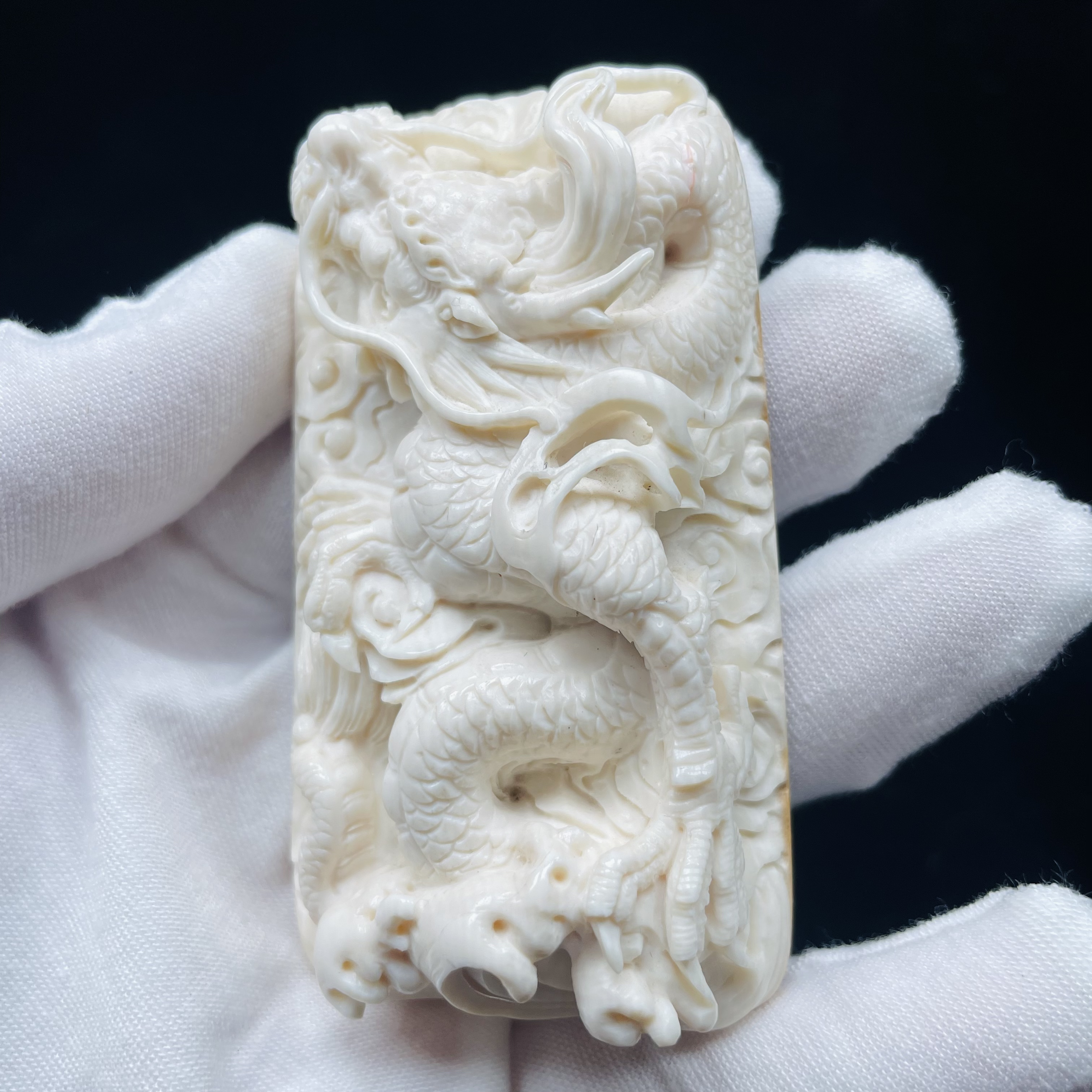 天然保真猛犸牙 龙腾四海纯手工雕刻牌