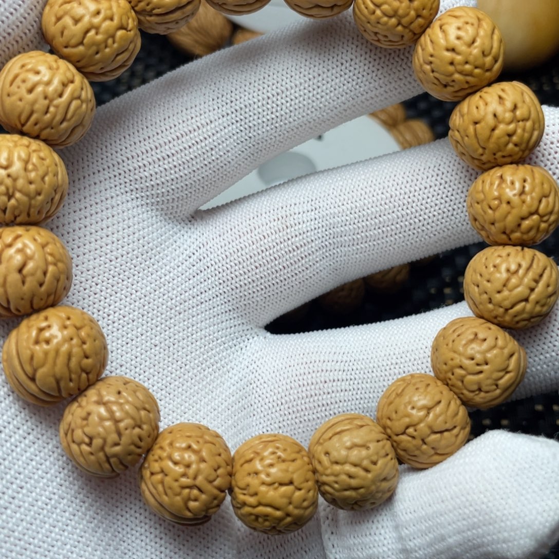 扑***牌桃木金丹桃核，皮质好，OK复发