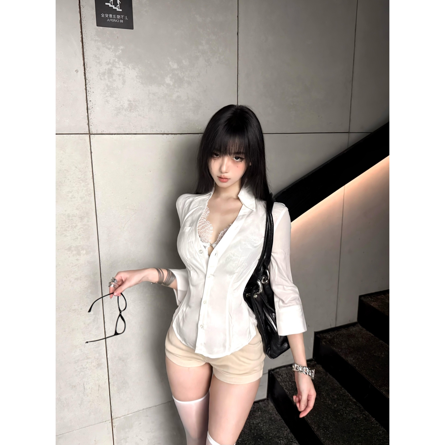 七分袖修身V领衬衫女秋2025新款短款辣妹心机小众显瘦百搭设计感