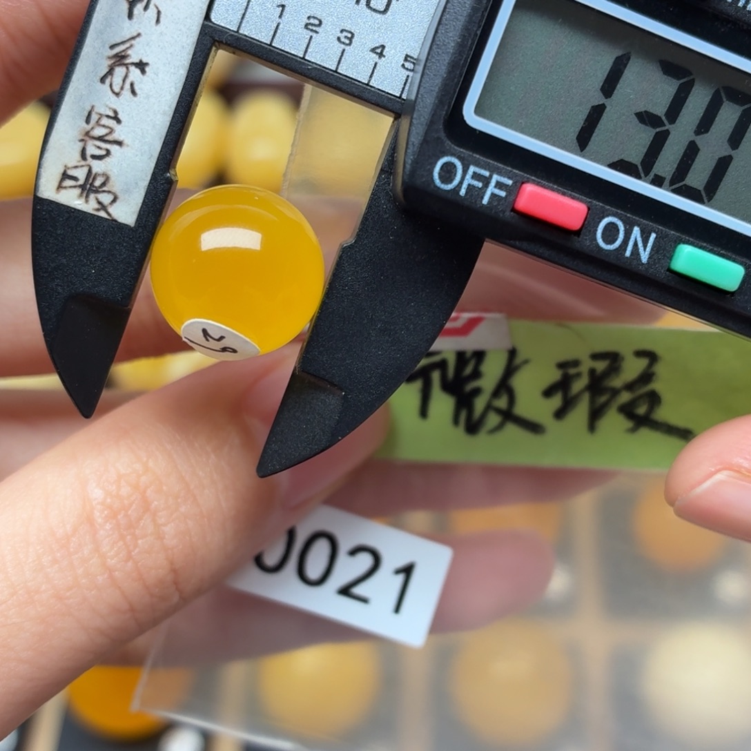 旷****琥珀未镶嵌裸石蜜蜡微瑕
