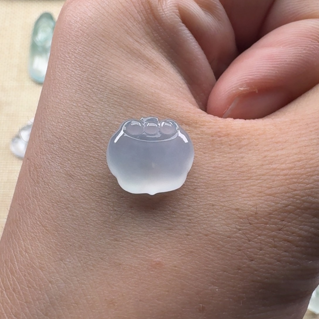 翡翠未镶嵌颈饰河**?如意