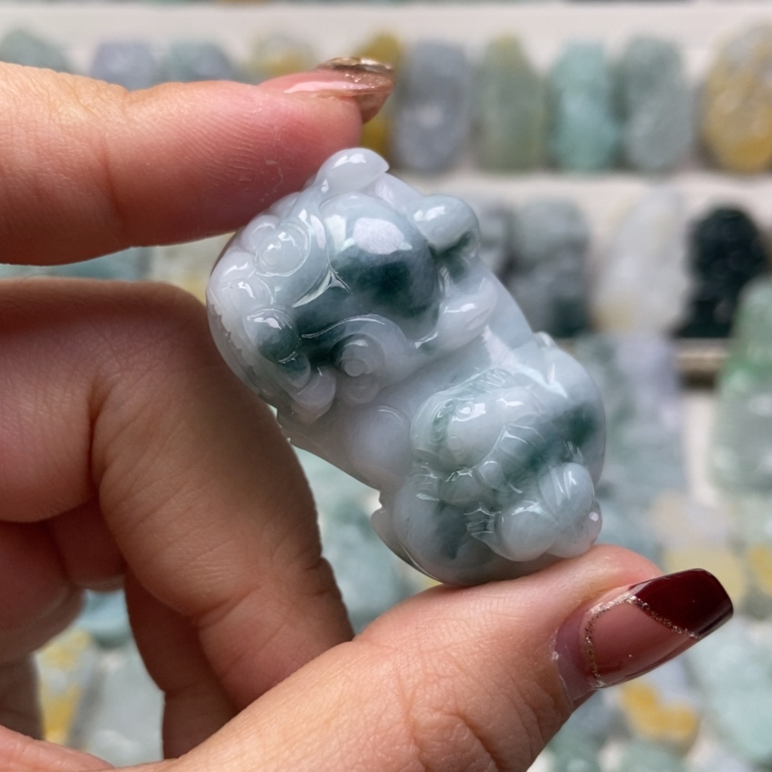 翡翠吊坠(赠链)未镶嵌