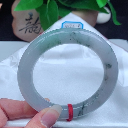 翡翠手镯未镶嵌      圆条58 冰飘花