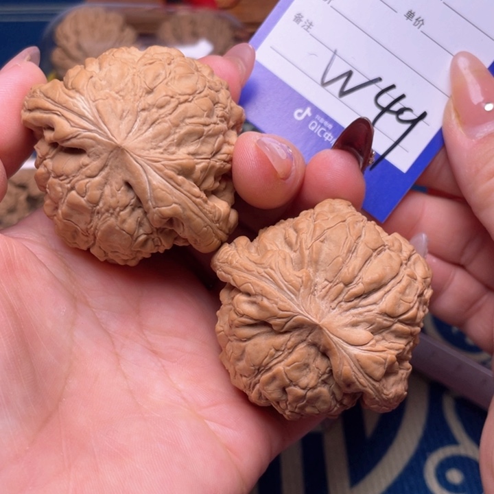 文玩核桃吊坠谦**子52龙鼎49