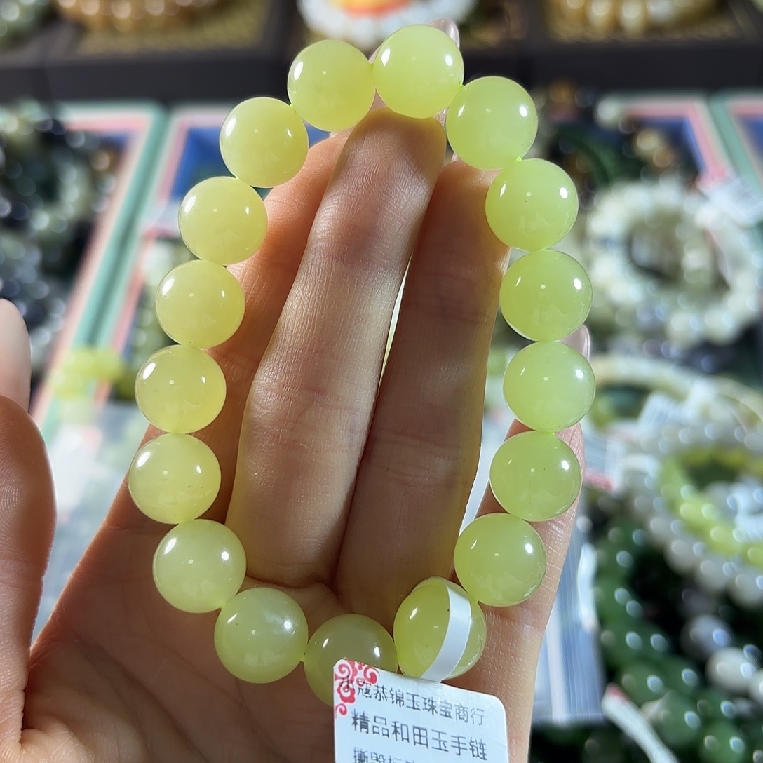 犁***R和田玉未镶嵌手链拍六发一。188