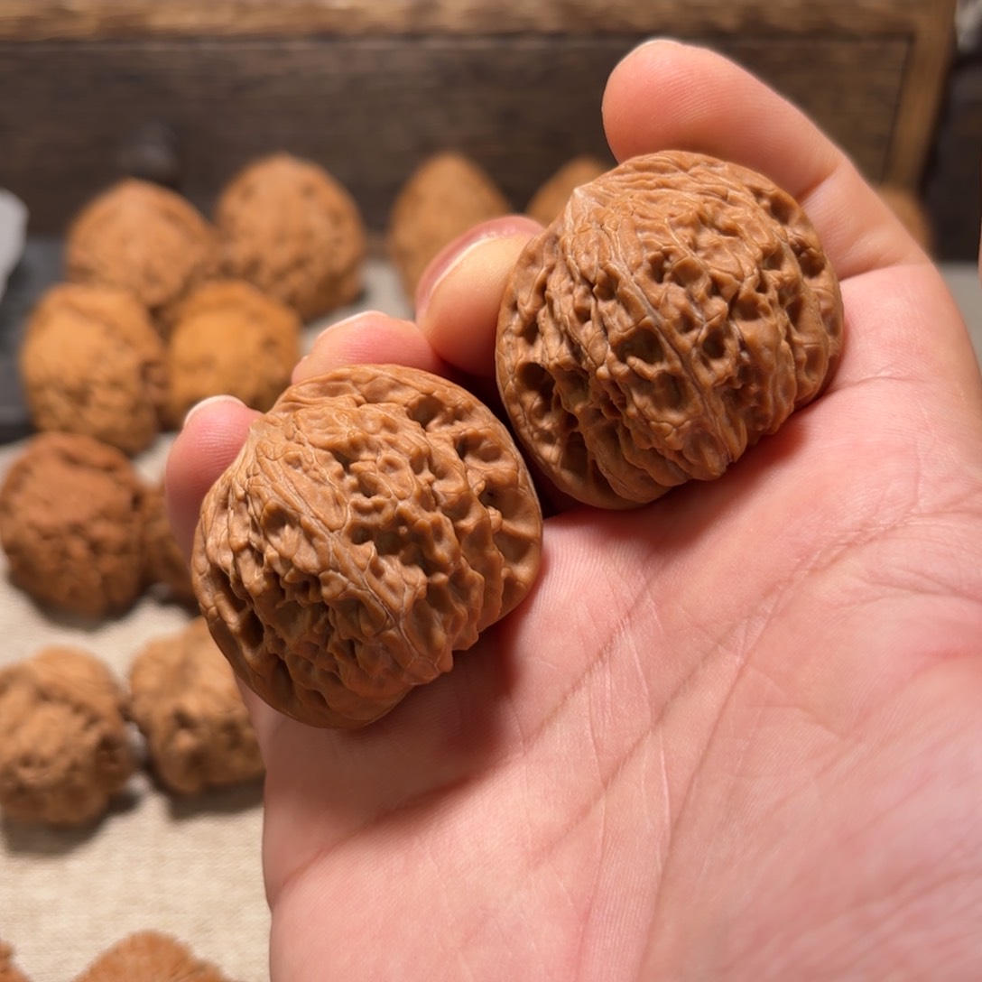 文玩核桃吊坠全品山地红皮磨盘边41