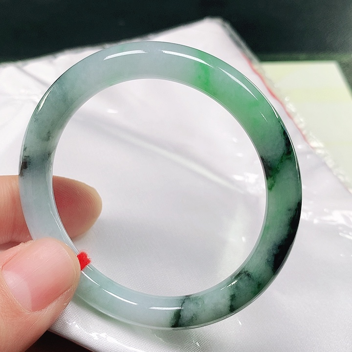 翡翠手镯（圆镯）未镶嵌翡翠手镯未镶嵌