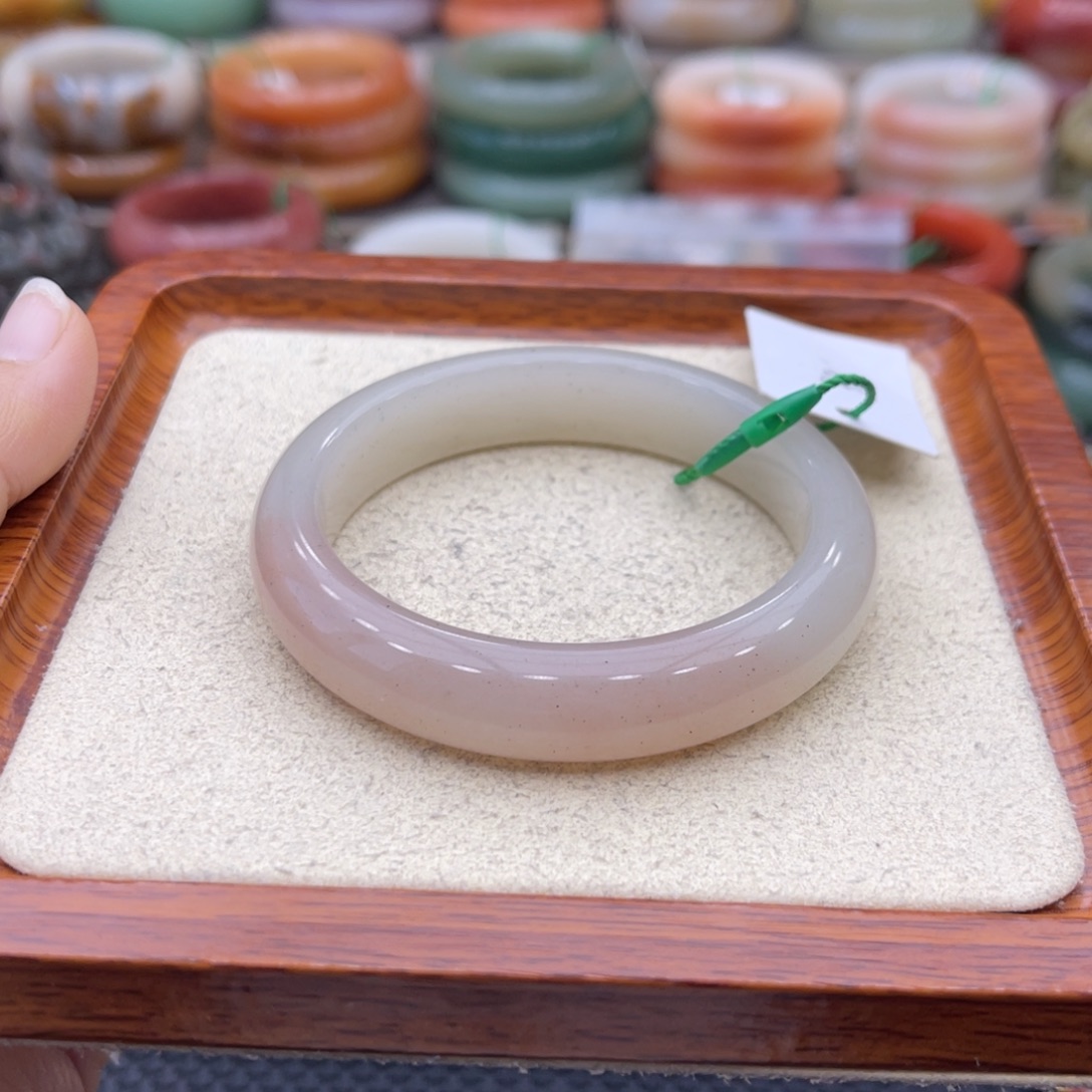 石英质玉未镶嵌手镯