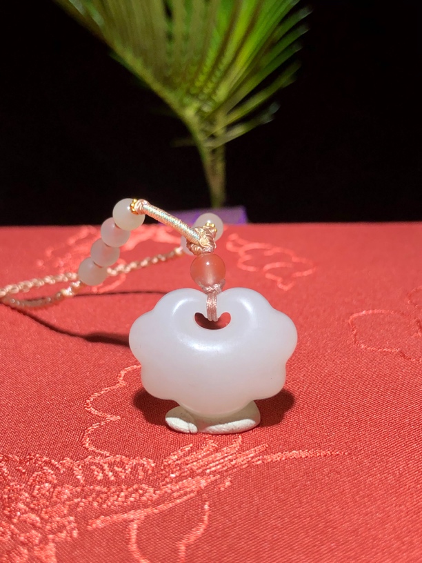 天然和田玉羊脂白玉如意锁平安锁编绳吊坠生日礼物女款气质