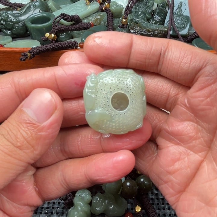 和田玉吊坠未镶嵌