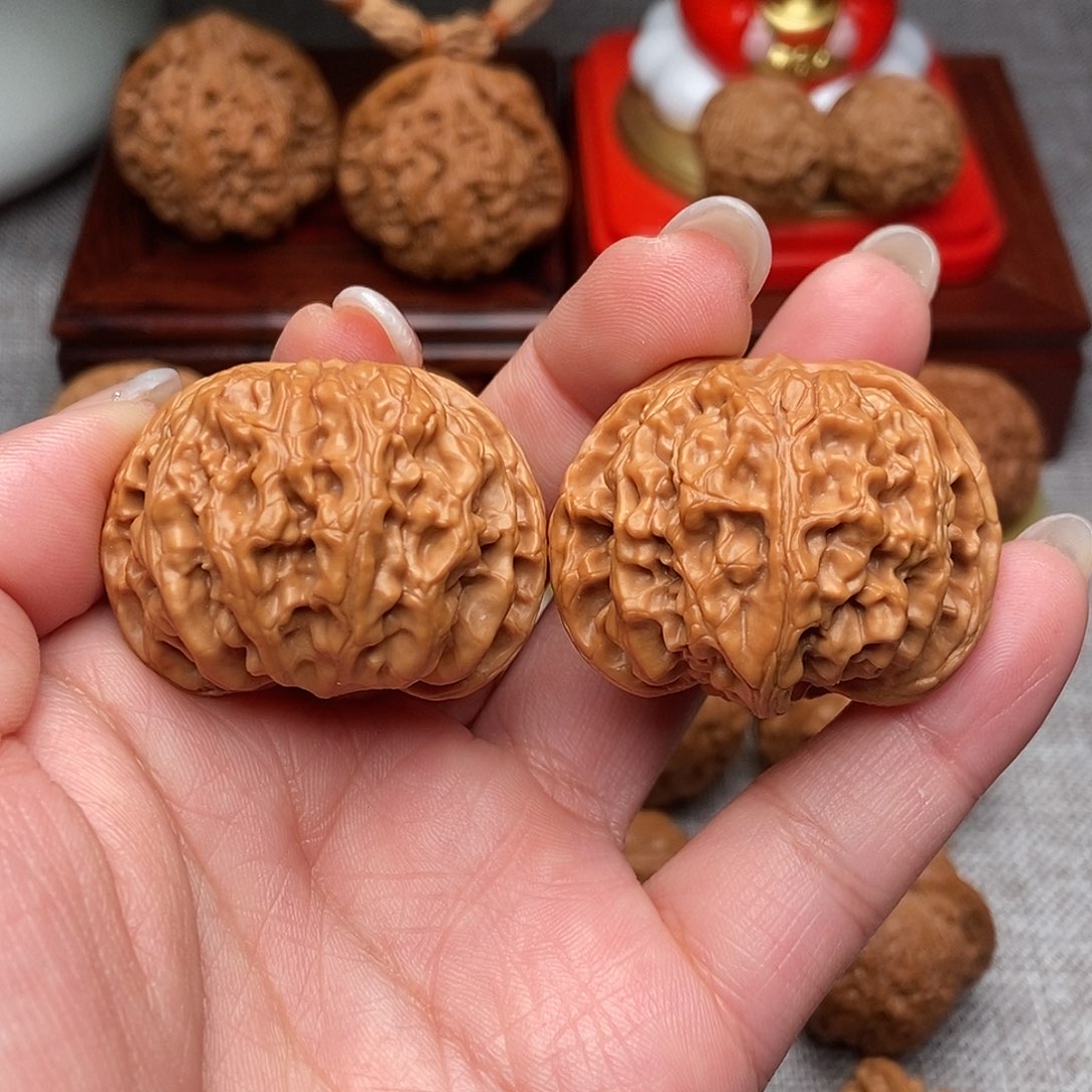 把件文玩核桃红皮山地苹果40