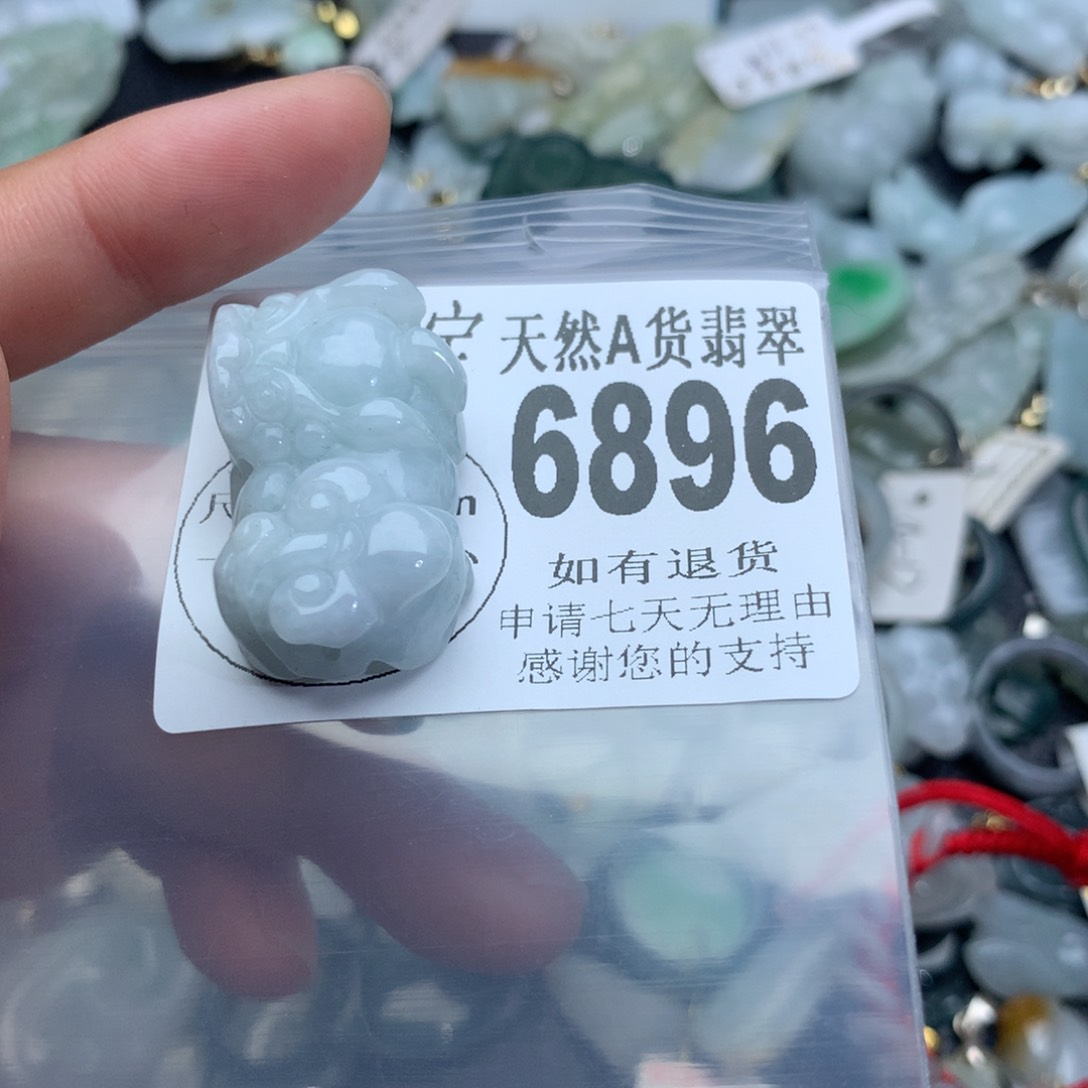 翡翠颈饰未镶嵌6896。