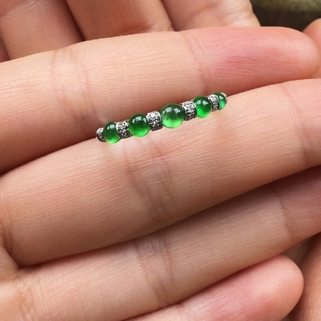 翡翠颈饰18K金镶嵌戒指