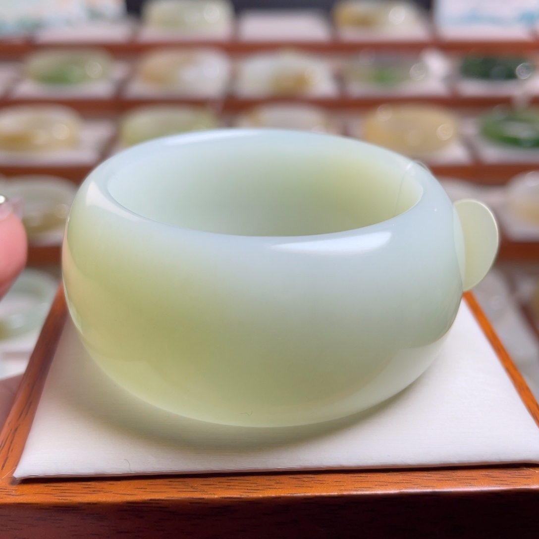 【闪购商品】未镶嵌手镯和田玉