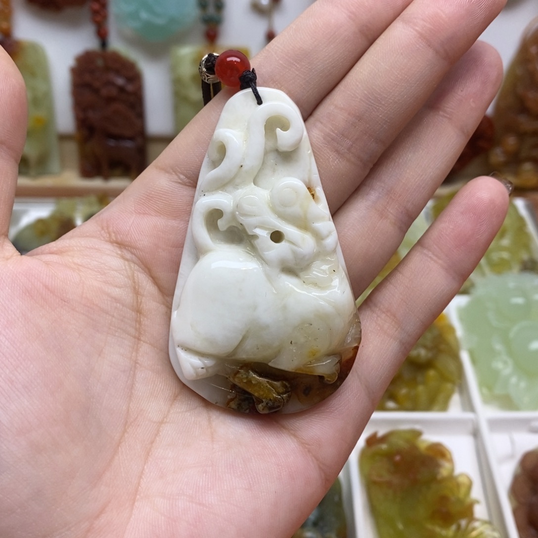 蛇纹石玉未镶嵌颈饰