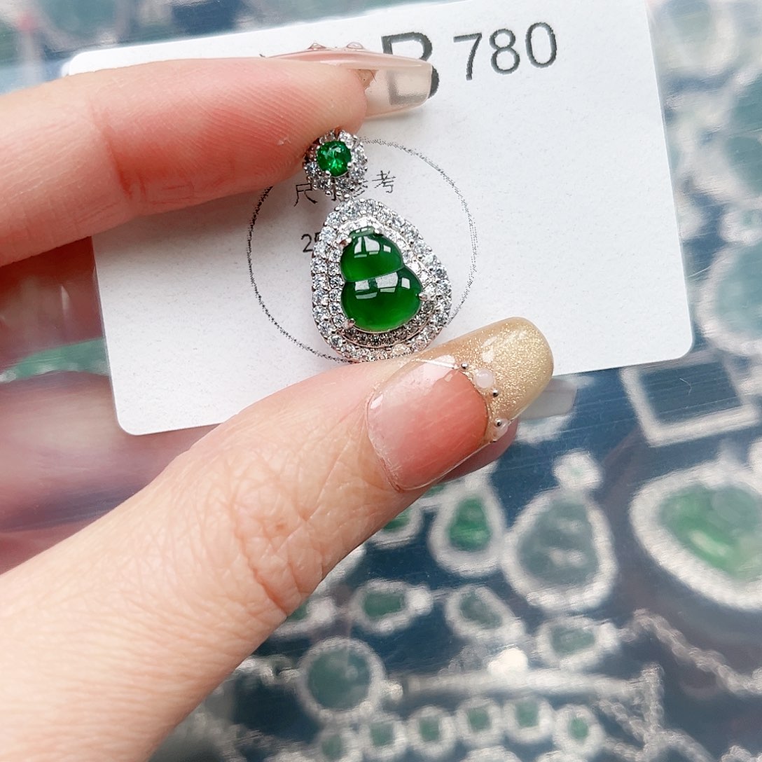 翡翠颈饰未镶嵌翡翠780