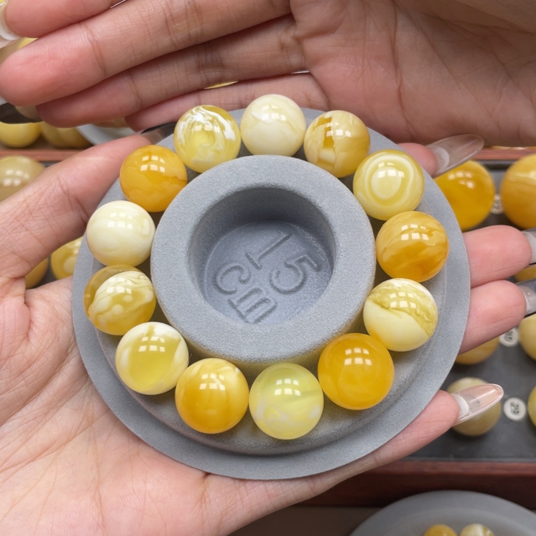 百***子琥珀未镶嵌珠宝奇石