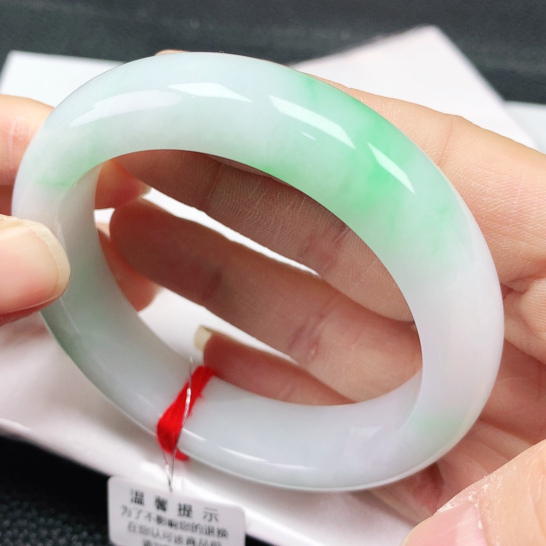 翡翠手镯未镶嵌56轮胎