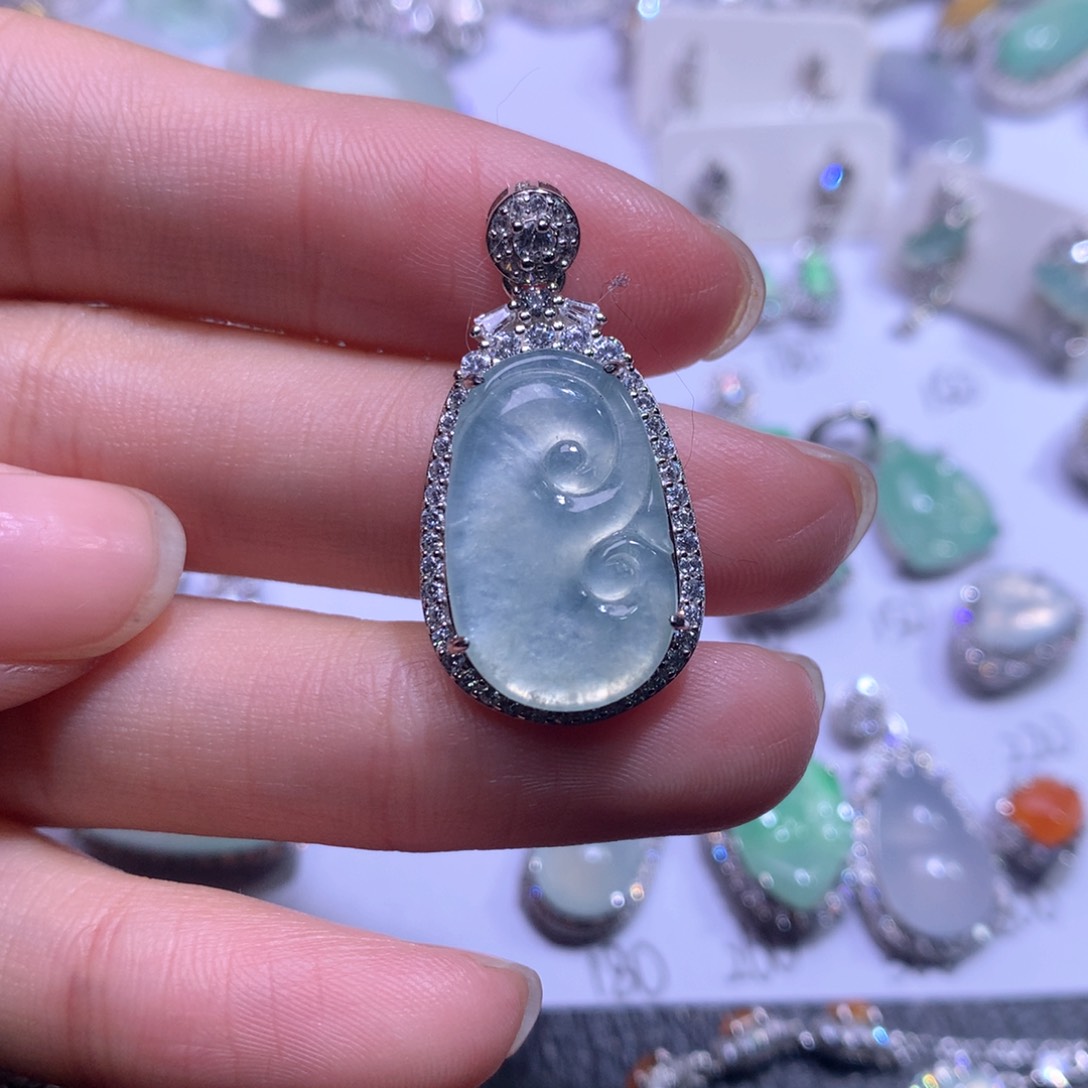 翡翠颈饰银S925镶嵌如意