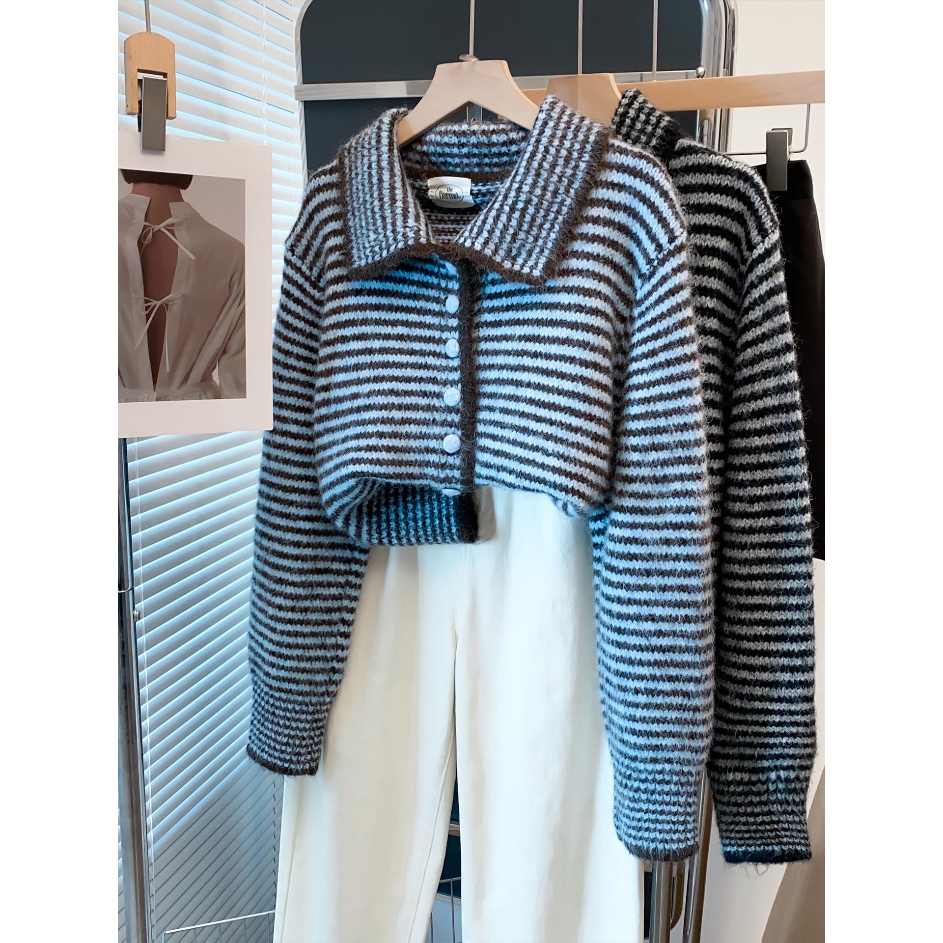 条纹方领毛衣外套女2025秋冬新款宽松针织开衫洋气外穿高领上衣潮