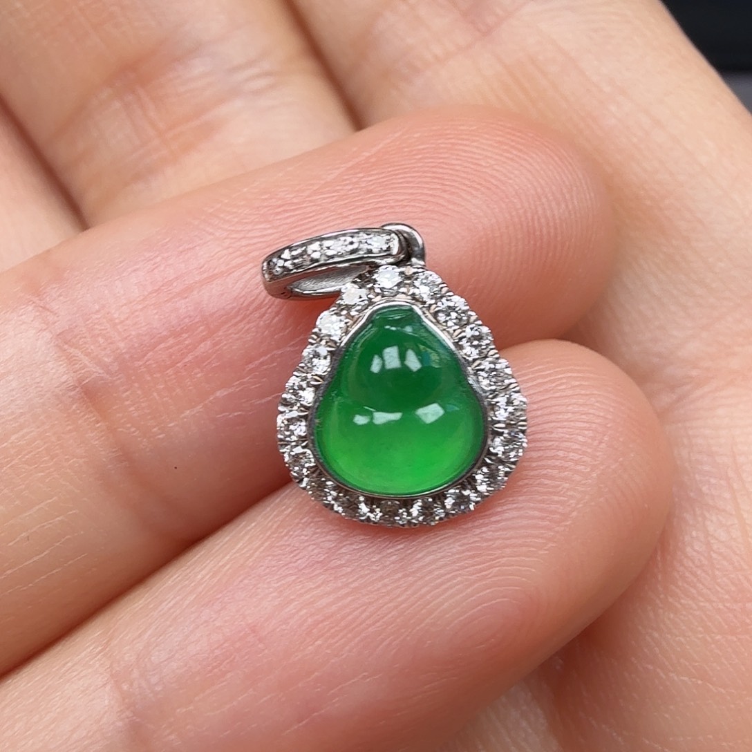 翡翠18K金镶嵌颈饰