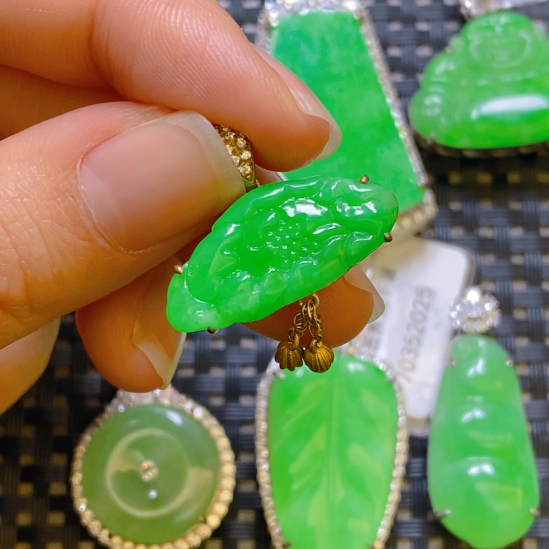 翡翠颈饰银S925镶嵌吊坠