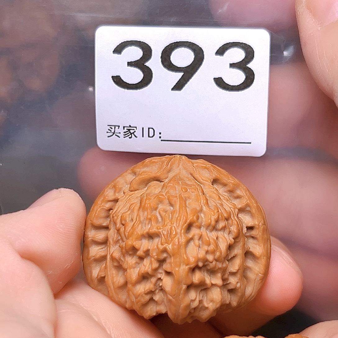 文玩核桃吊坠41白狮子。有瑕疵