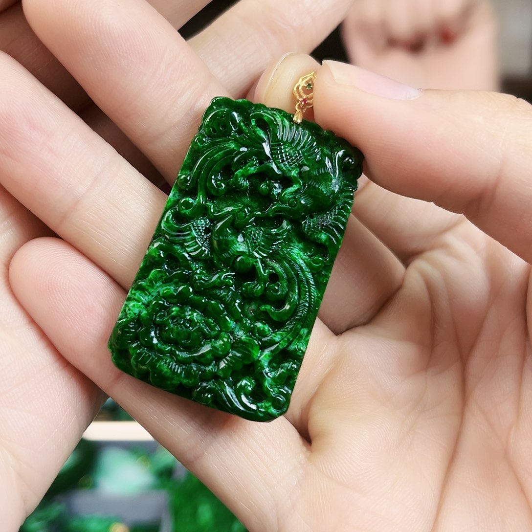 翡翠颈饰18K金镶嵌吊坠