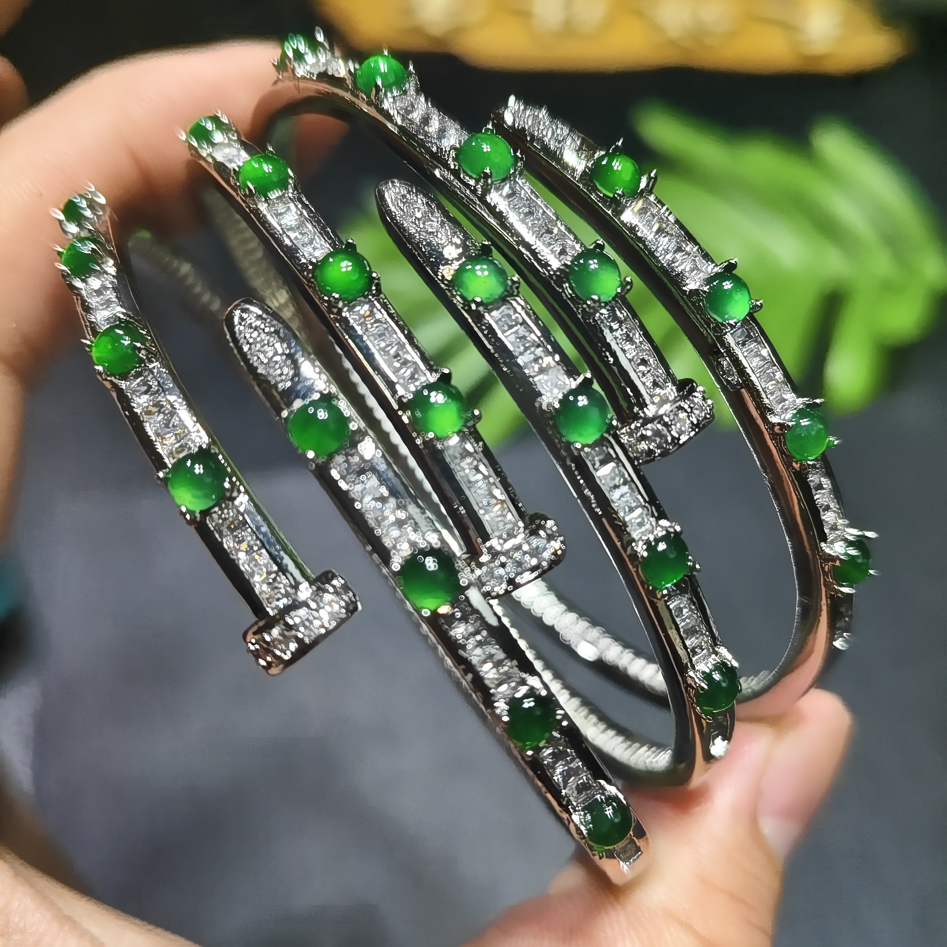 40831-天然A货翡翠手镯-辣阳绿蛋面时尚精美气质手镯-多样性发一