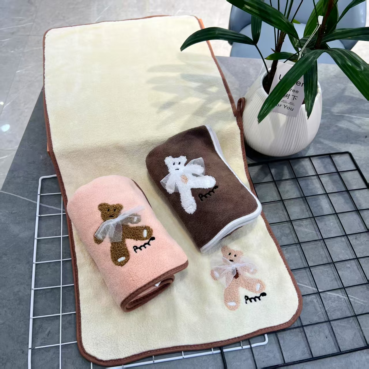 小飞熊 珊瑚绒毛巾柔软情侣家用速干加大浴巾