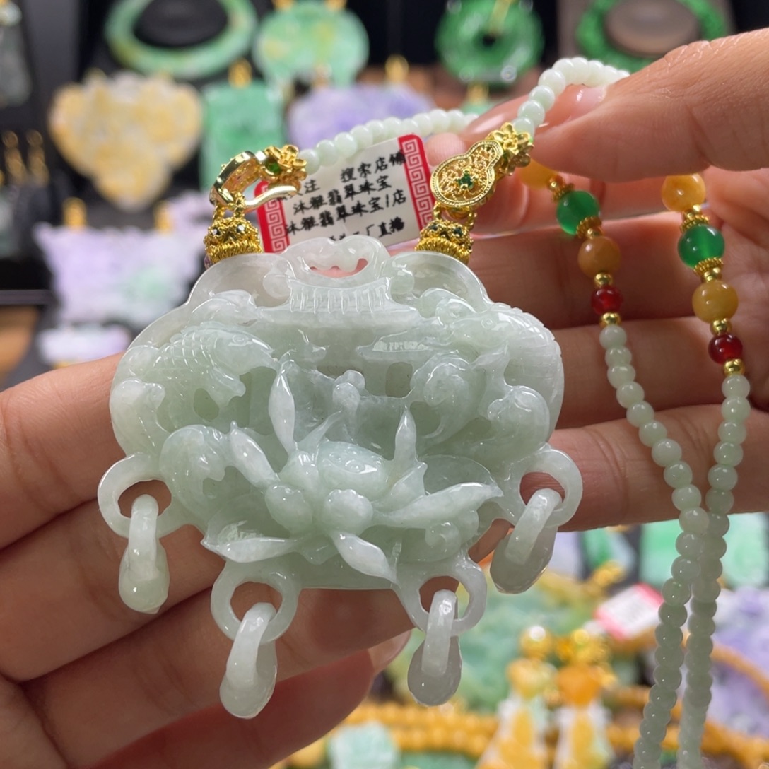 翡翠未镶嵌颈饰待编织