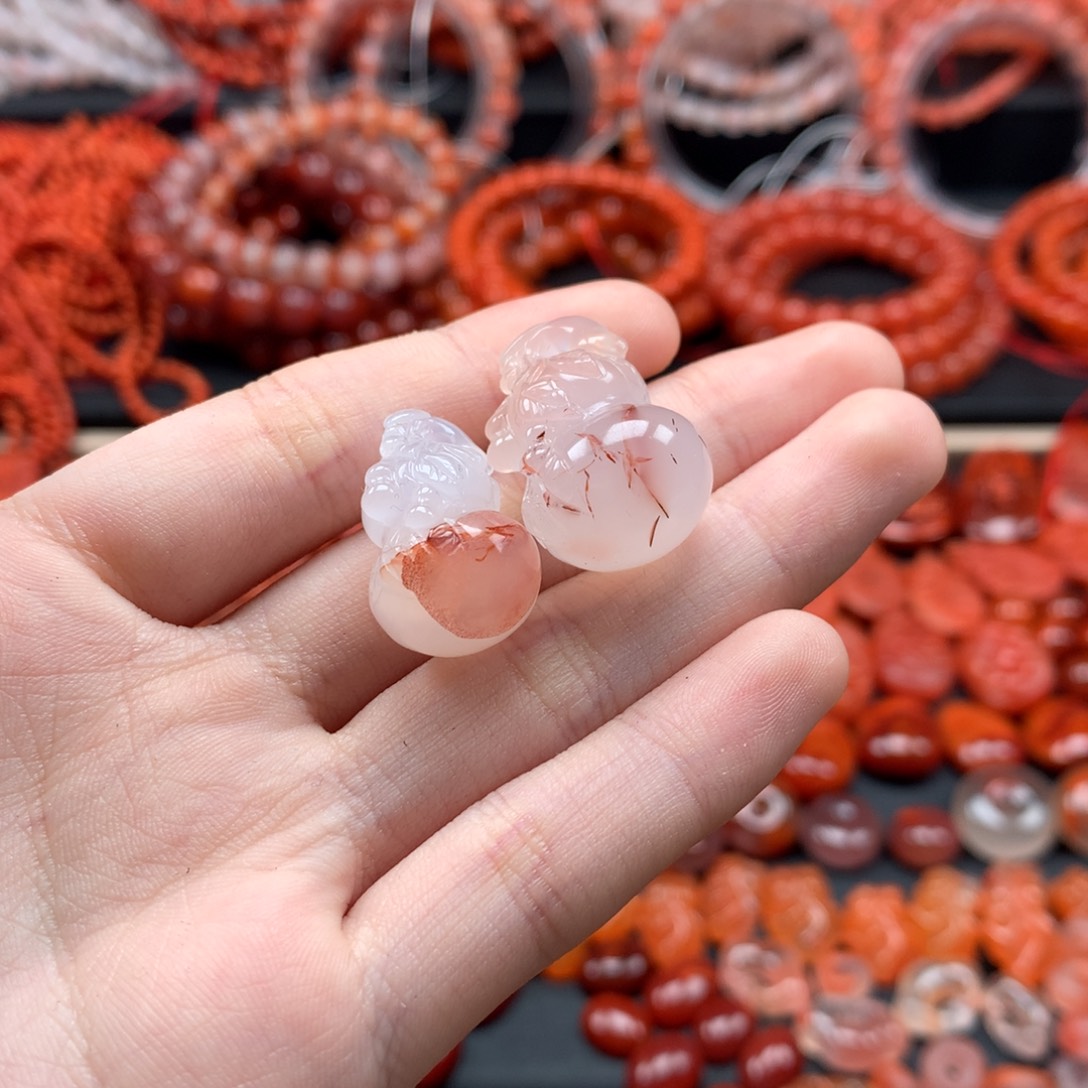 娜***姐南红玛瑙合金手链吊坠