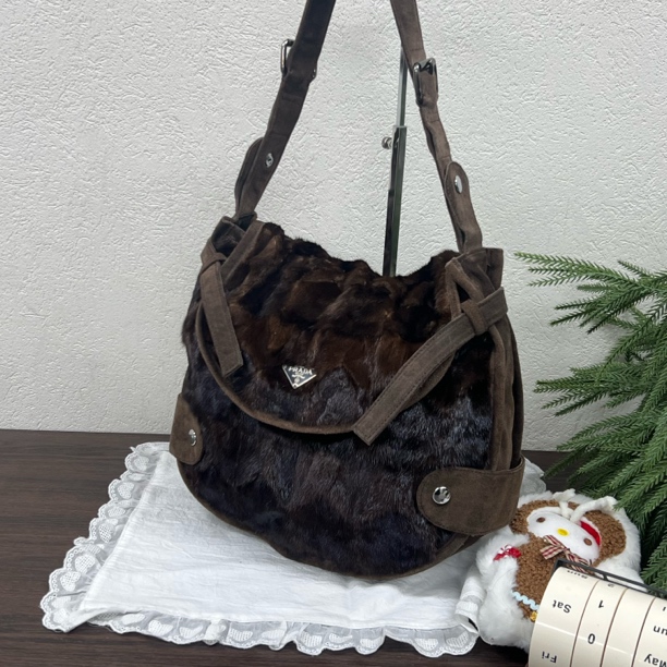 95新 Prada/普拉达 深棕色三角标皮草毛毛拼接麂皮单肩包时尚中古