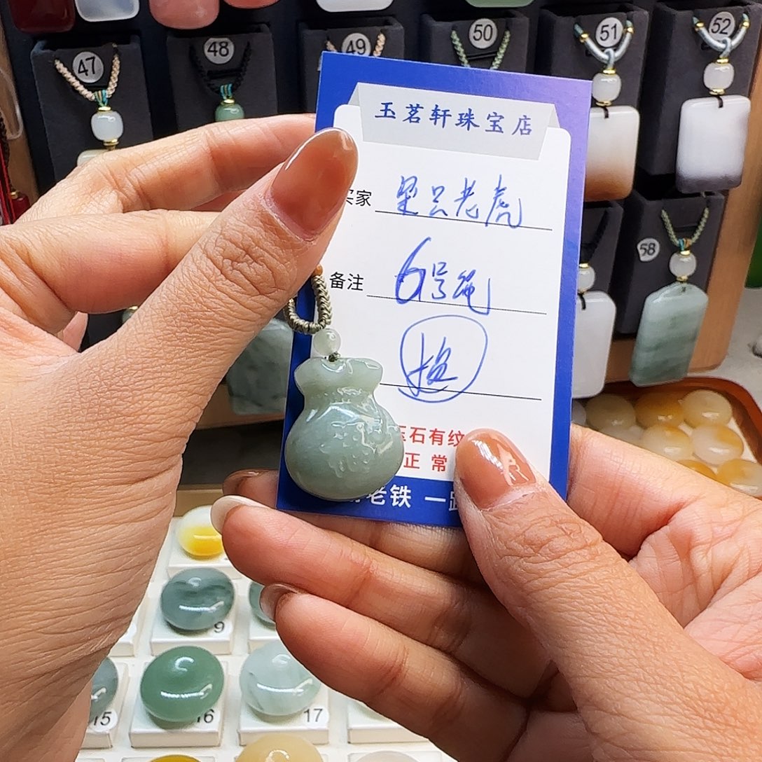 石英质玉未镶嵌颈饰