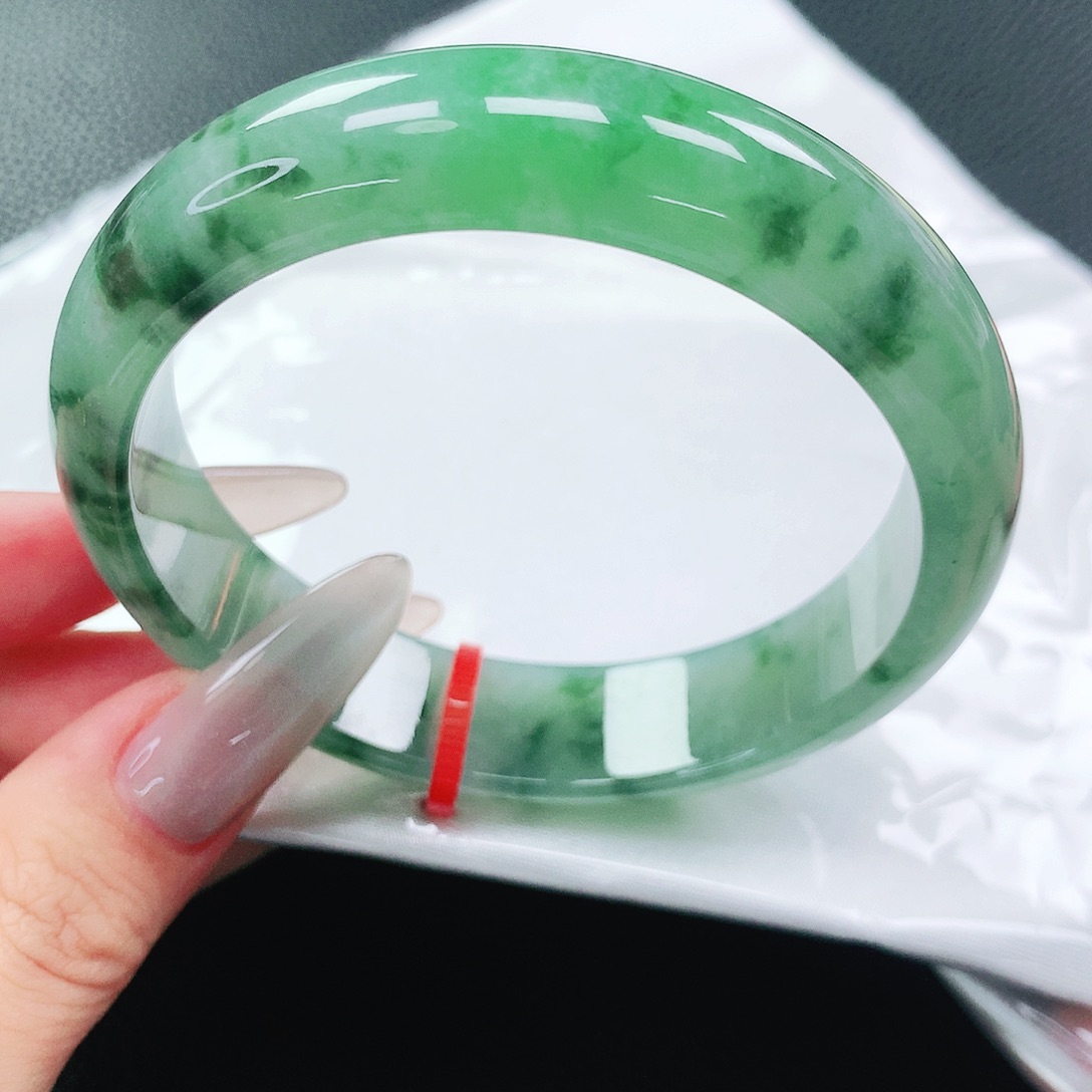 翡翠手镯未镶嵌58圈