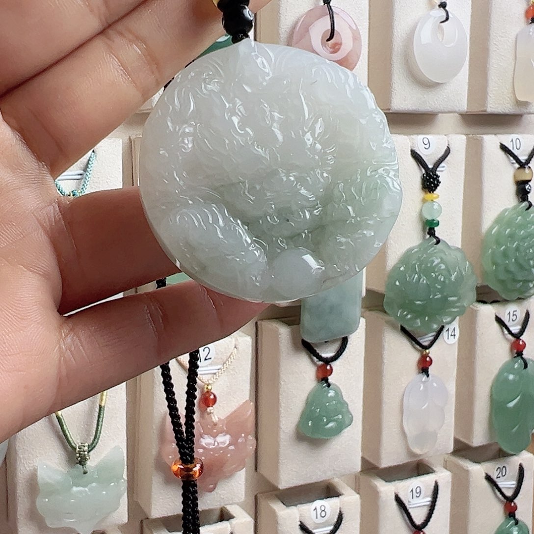 石英质玉未镶嵌颈饰