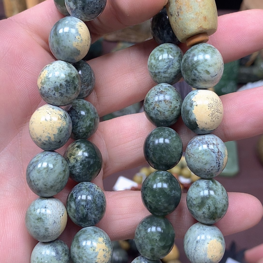 云***刀岫岩河磨玉（透闪石质玉）未镶嵌珠宝奇石