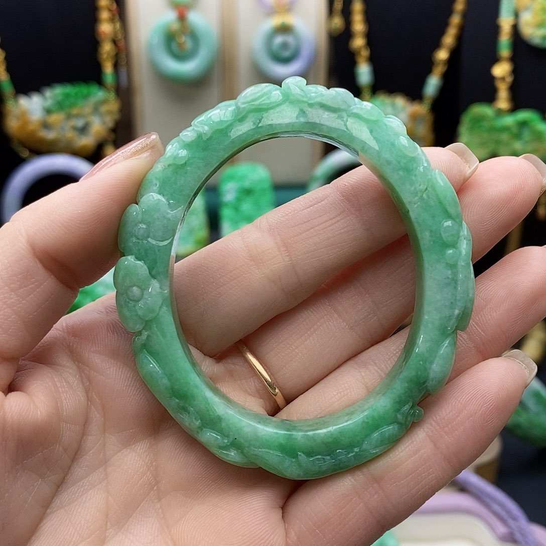 翡翠颈饰未镶嵌天然