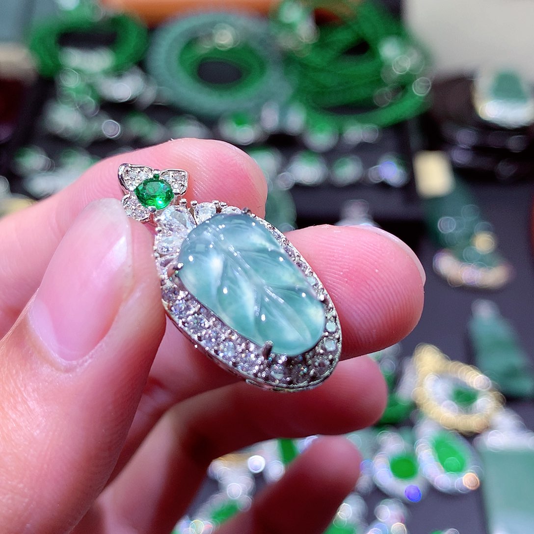 翡翠颈饰未镶嵌挂件