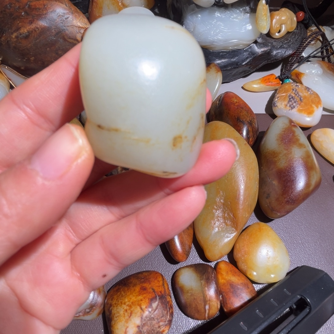 和田玉（糖玉）未镶嵌挂件和田65个克