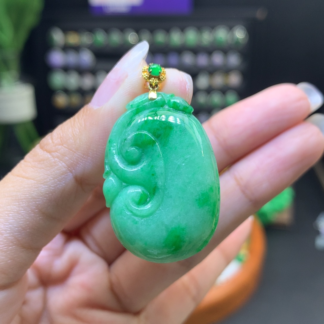 翡翠18K金镶嵌颈饰