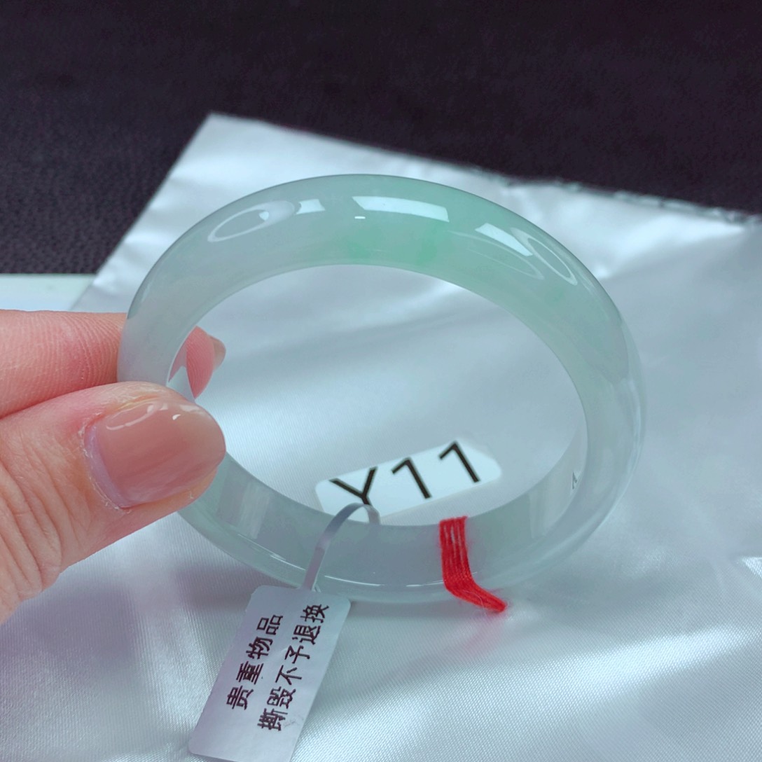 翡翠手镯未镶嵌石****司手镯88