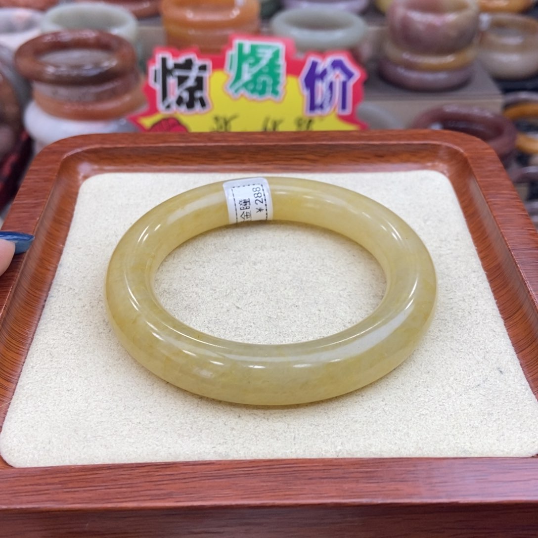 石英质玉手镯未镶嵌